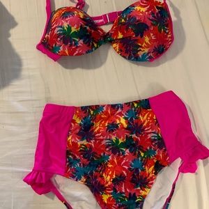 Brand new, never worn! Size Medium - Floral/pink